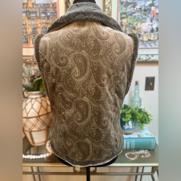 J. JILL PLUSH PAISLEY PRINT BROWN AND GRAY FAUX FUR COZY VEST SZ S - Picture 3 of 9